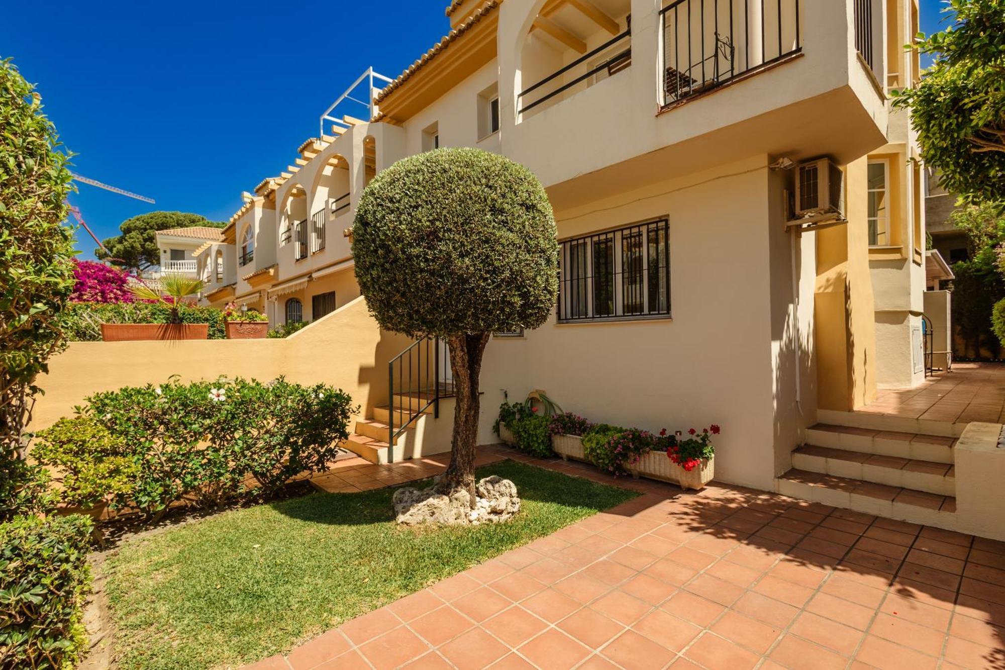 Beautiful Townhouse Walking Distance To The Beach In Costabella, Marbella Dış mekan fotoğraf